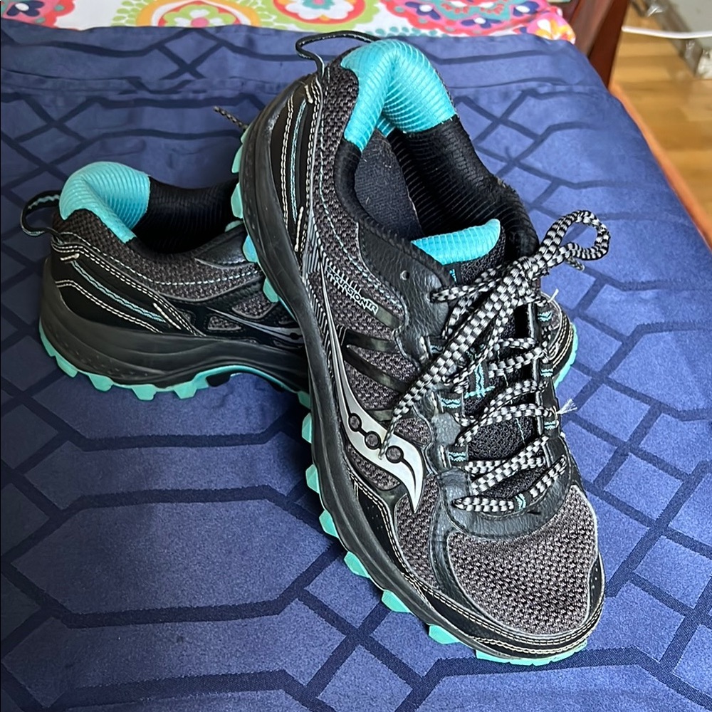 Saucony Black and Blue Athletic Trail Shoes Womens 7